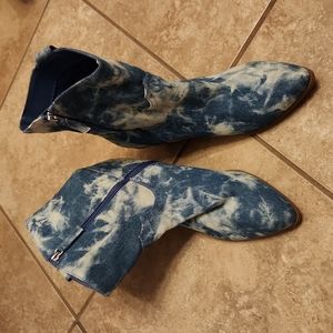 New Scoop Boots Size 9.5